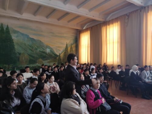 Провели конференцию  "Ормон -хан 230 лет" среди учащихся 9-11 классов.